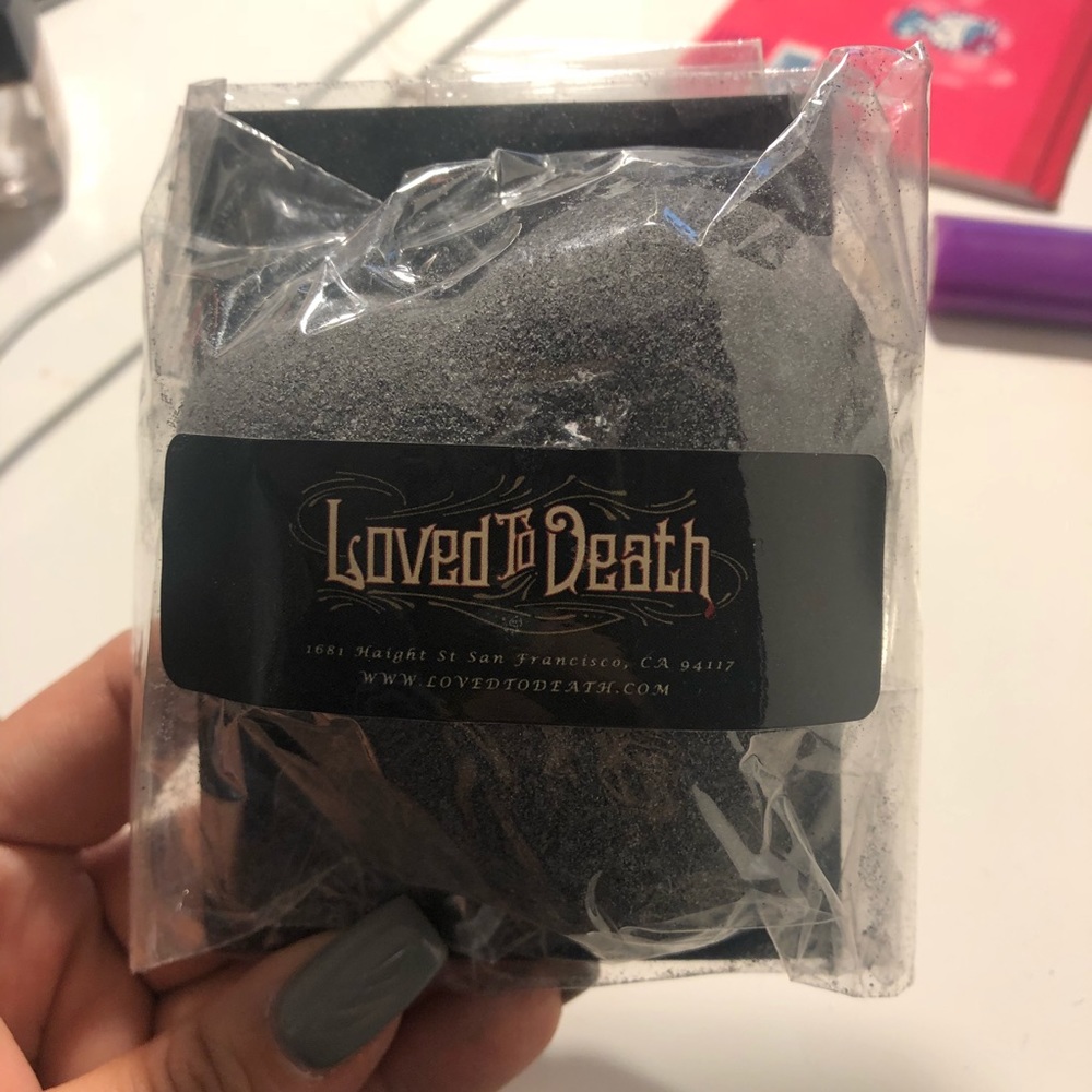 Black Heart Charcoal Bathbomb
